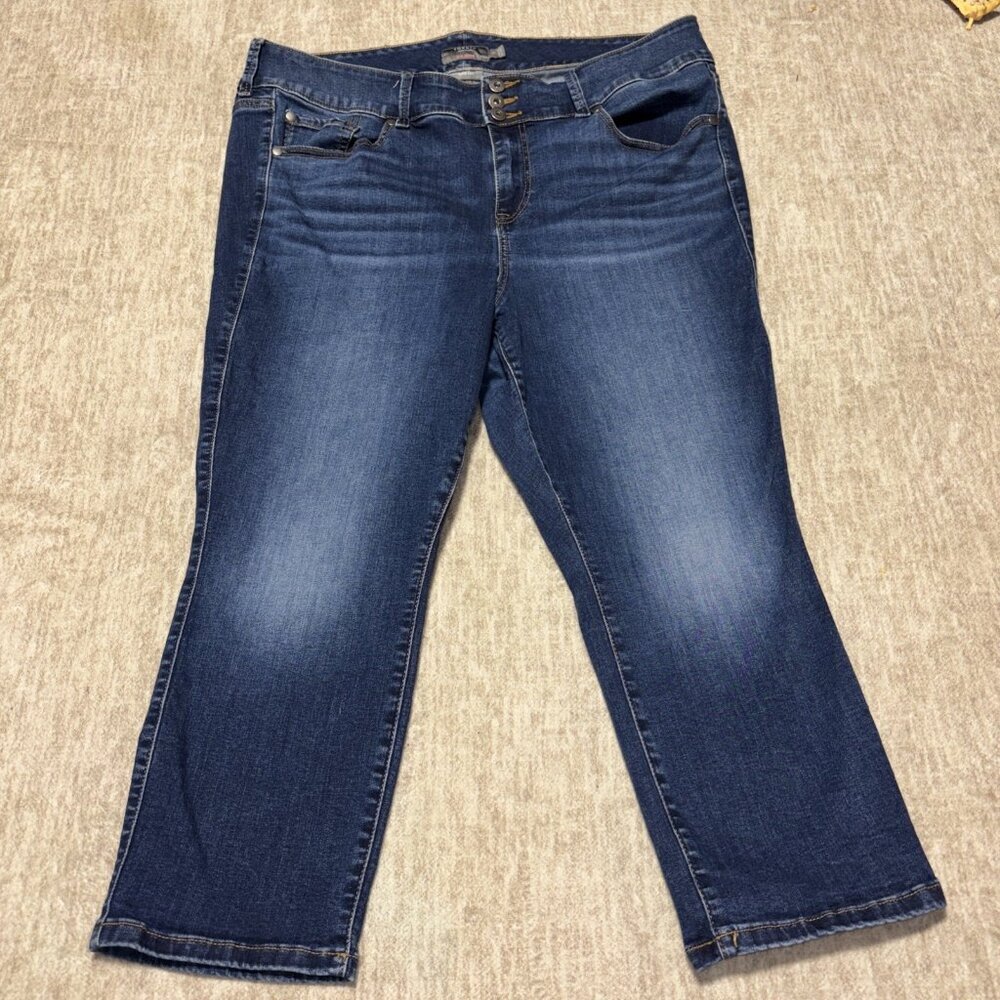Plus 20 Torrid Crop Jegging Super Soft Stretch! Denim